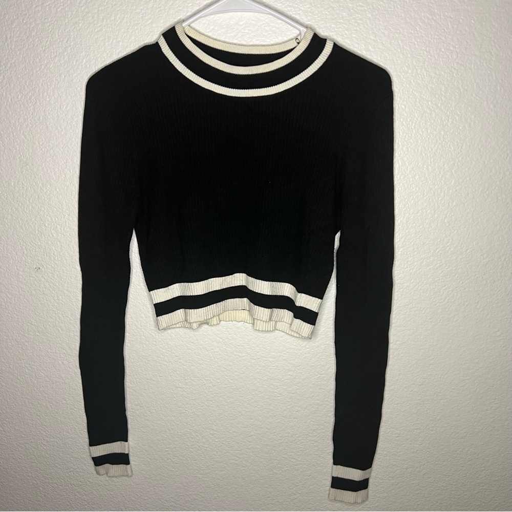 Divided H&M BLACK AND WHITE CROP TOP SWEATER